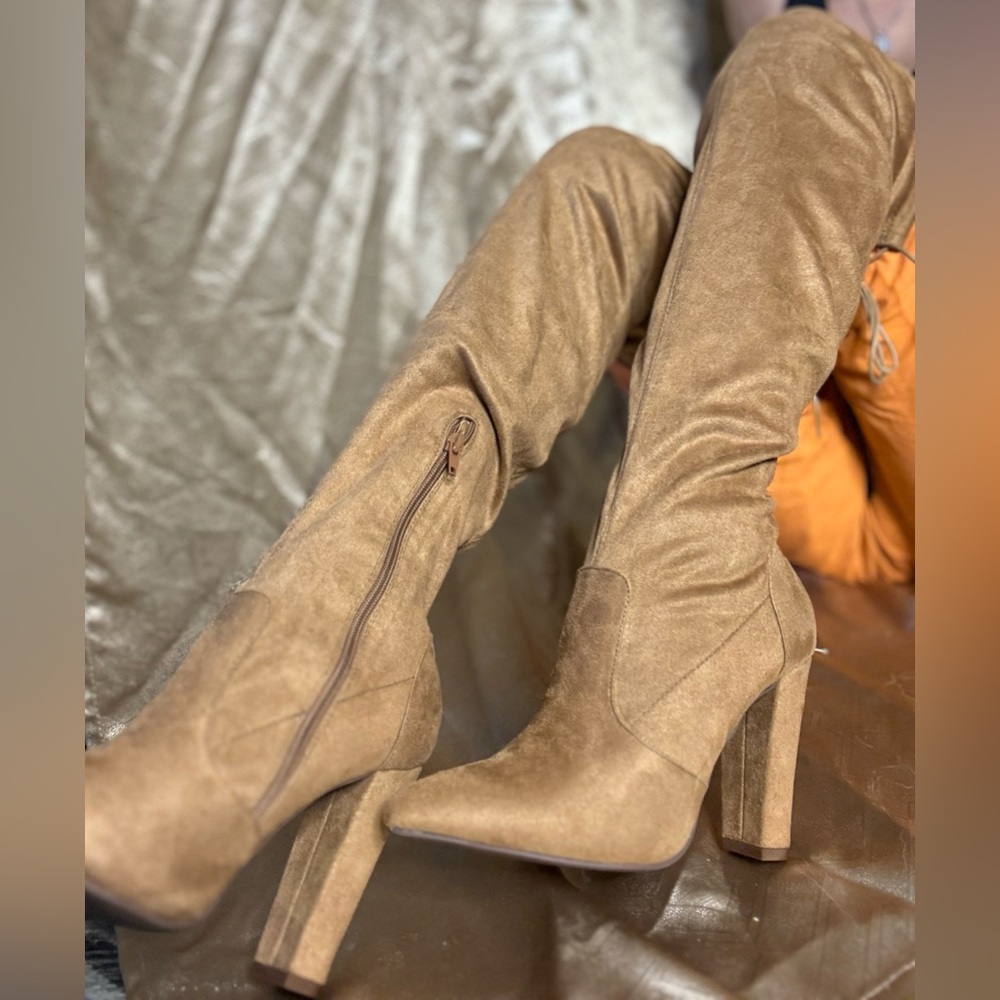Beige suede above the knee heeled boots new never worn size 8